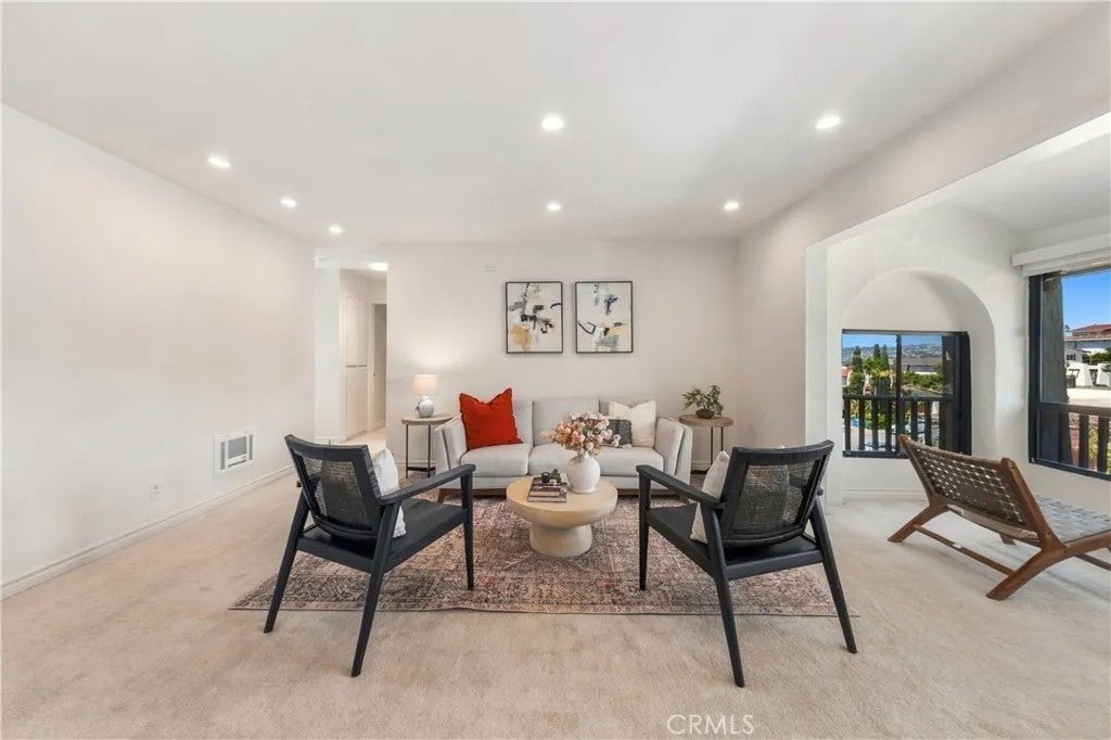 2530 Clairemont Drive 301