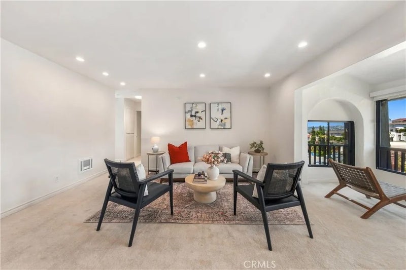 2530 Clairemont Drive 301