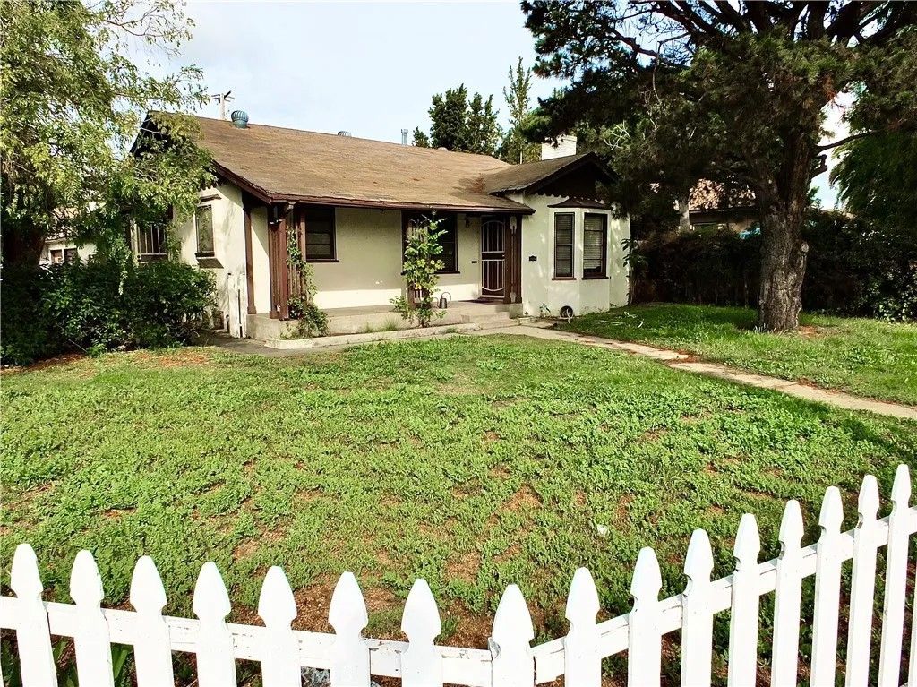 Photo of 2325 W Carson, Torrance, CA 90501 (MLS # PW26030913)