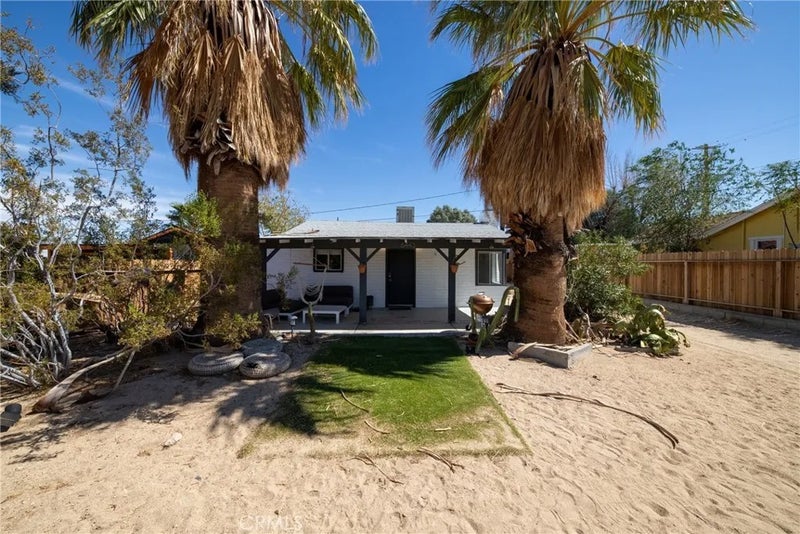 6443 Valley View Street