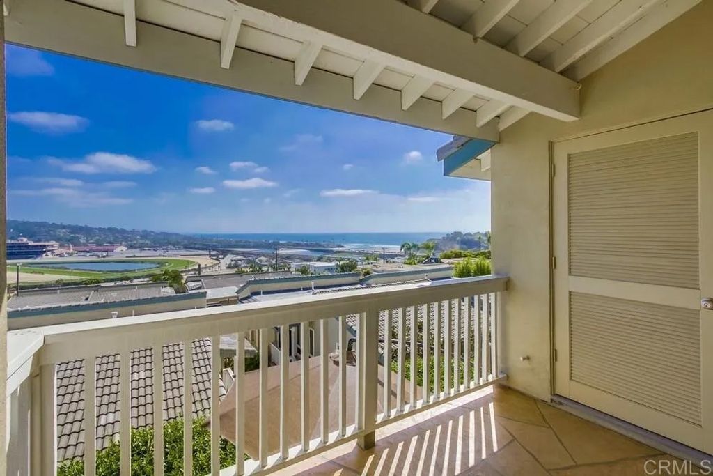 Photo of 823 Sea Turf Circle, Solana Beach, CA 92075 (MLS # NDP2603919)