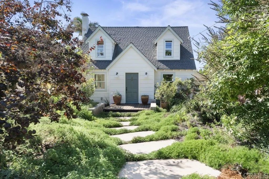 Photo of 561 N Rios Ave, Solana Beach, CA 92075 (MLS # NDP2602328)