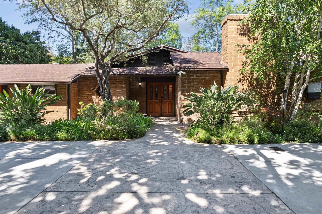 Photo of 4201 Avenida Gregory, Spring Valley, CA 91977 (MLS # 250036160)