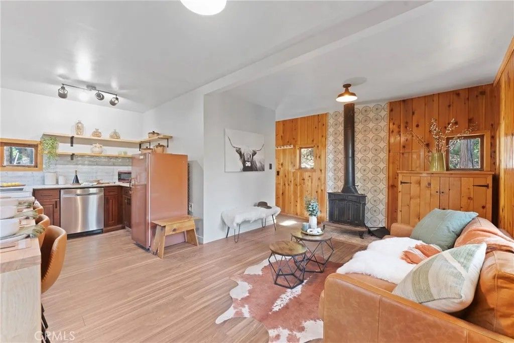 Photo of 956 Mercury Way, Crestline, CA 92325 (MLS # IG26020543)