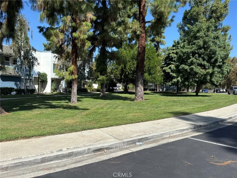 633 Church Pl 3