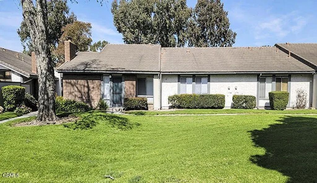 Photo of 643 Holly Avenue, Oxnard, CA 93036 (MLS # V1-32827)