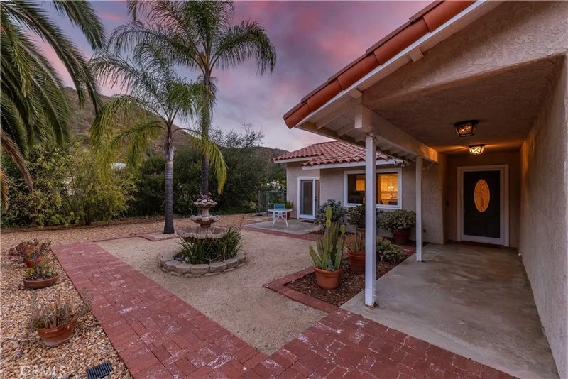 45251 La Cruz Dr