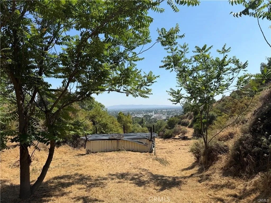 811 Crescent