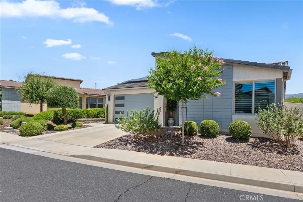1540 Glenbright