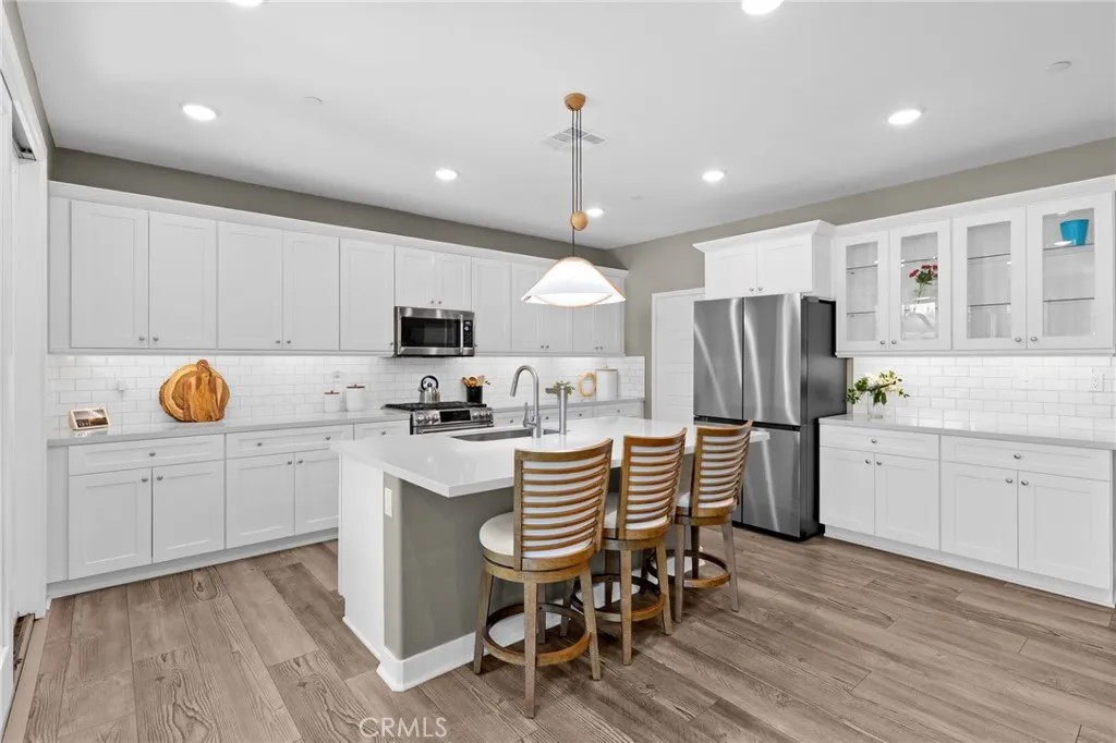 1540 Glenbright