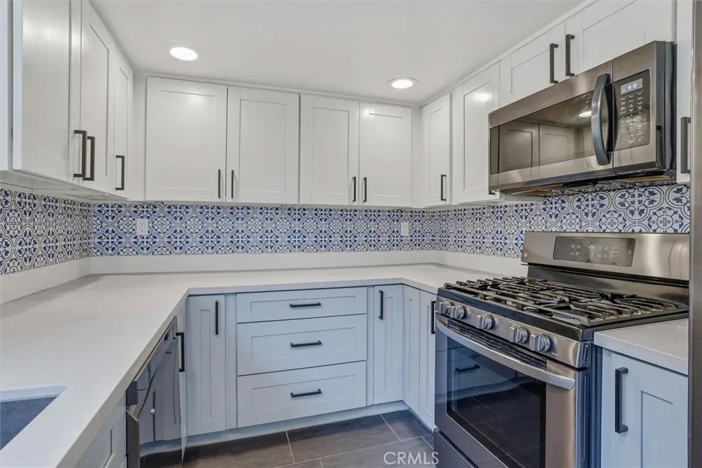 2250 King Ct 84