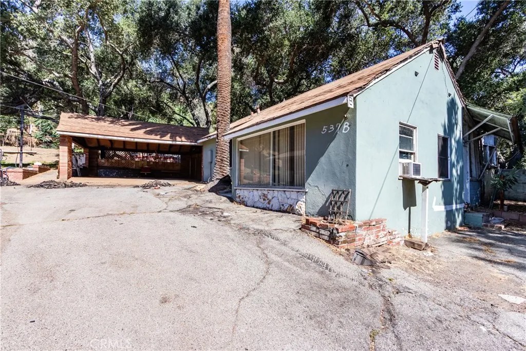 537 Cloverleaf Dr