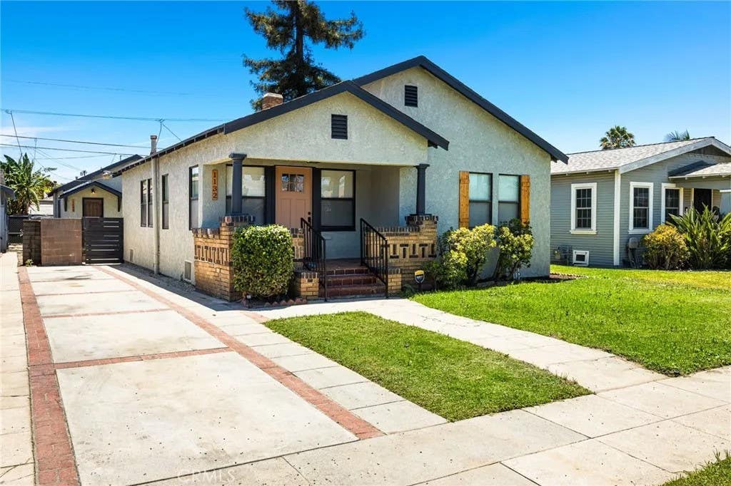 Photo of 1132 W 56th St, Los Angeles, CA 90037 (MLS # DW26175832)