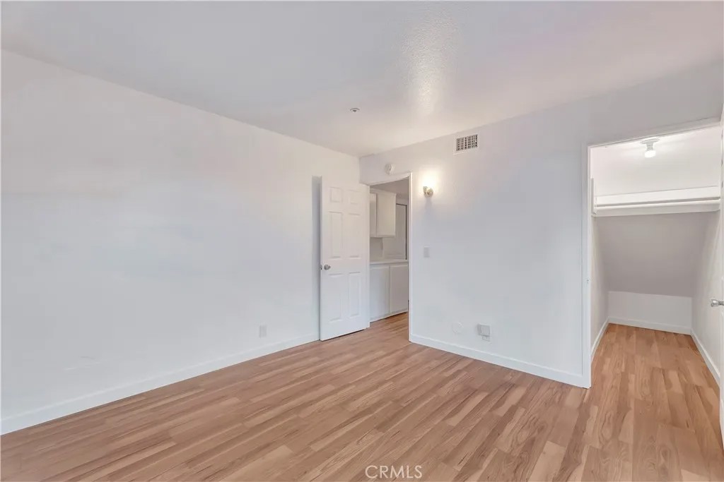 609 E Phillips