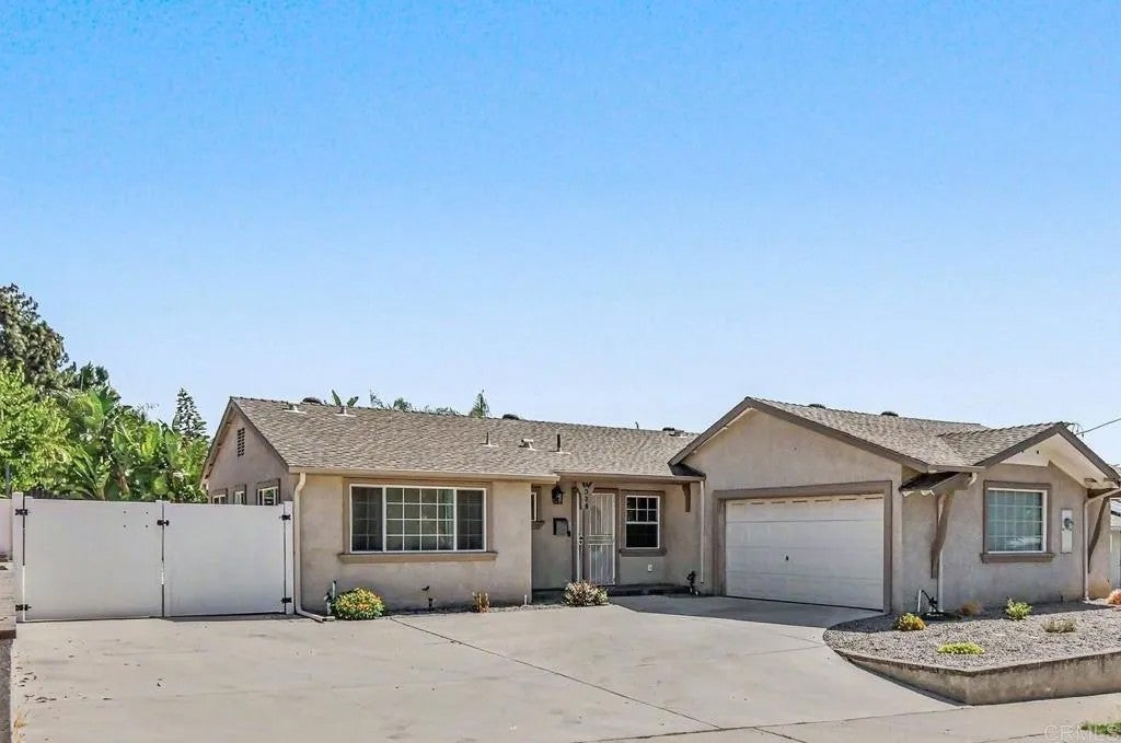 8378 Lake Ashwood Avenue