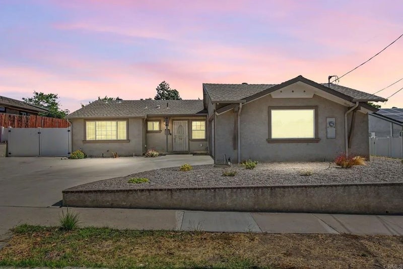 8378 Lake Ashwood Avenue