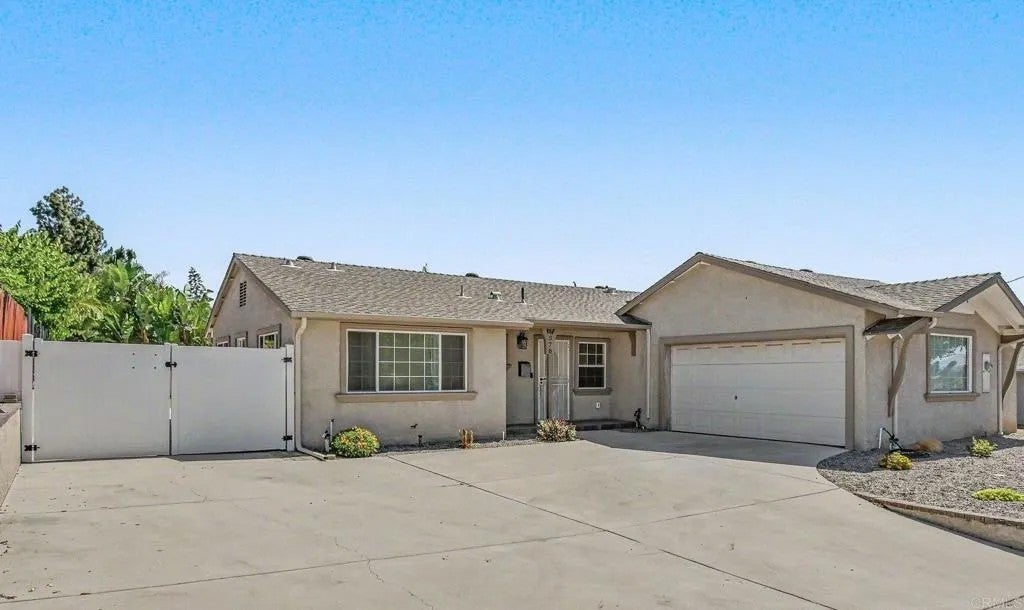 8378 Lake Ashwood Avenue