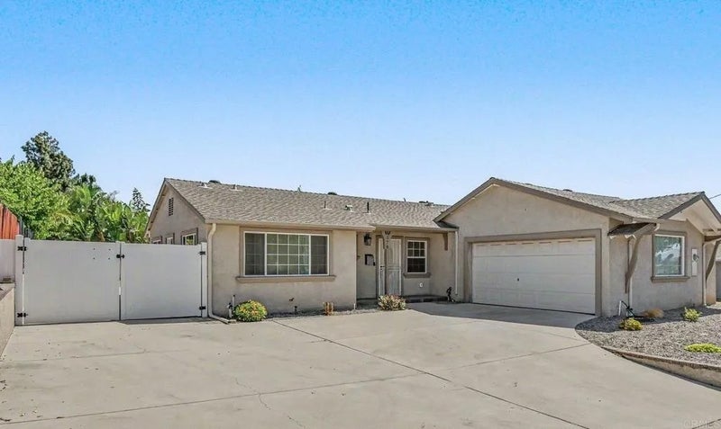 8378 Lake Ashwood Avenue