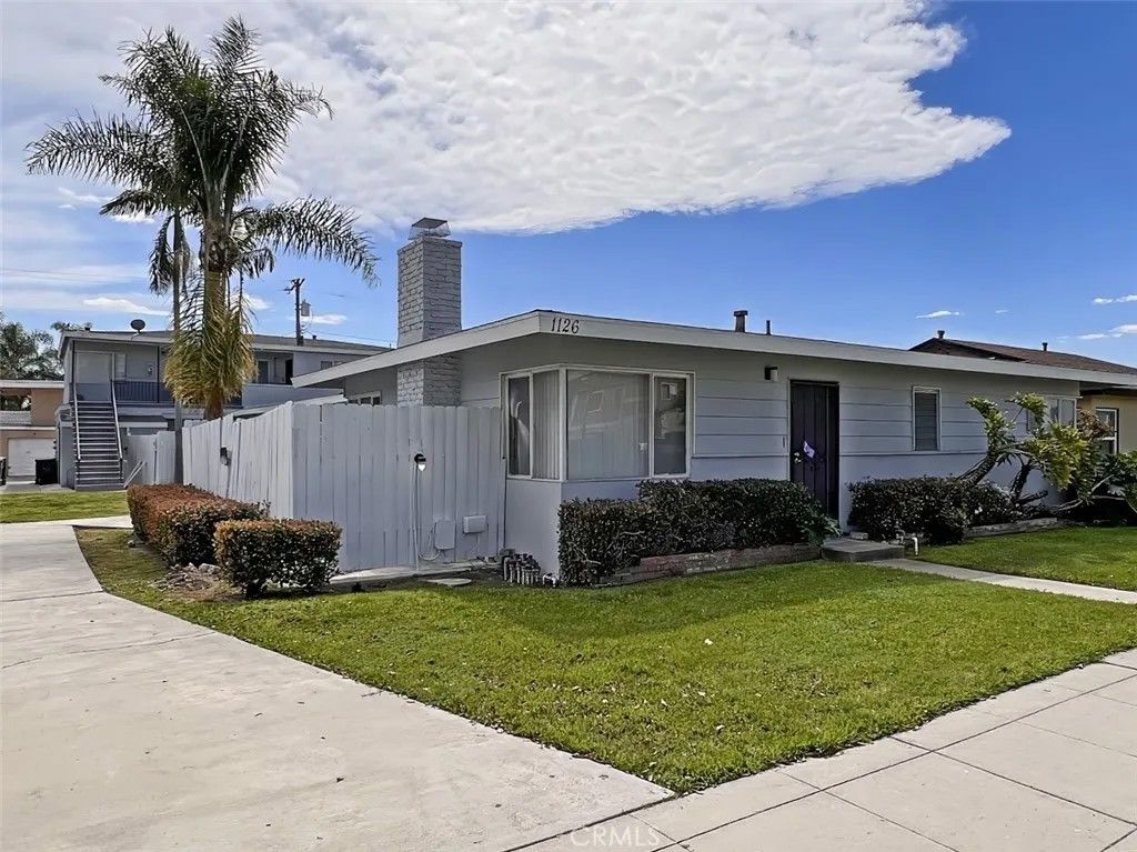 Photo of 1126 W Broadway, Anaheim, CA 92805 (MLS # OC26008957)