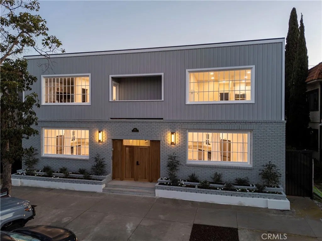Photo of 1820 E 2nd St, Long Beach, CA 90802 (MLS # PW26035100)