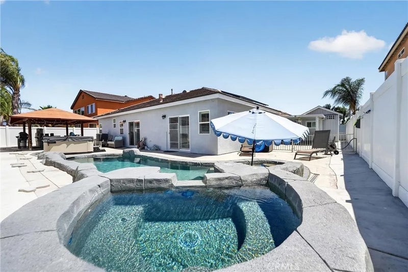 2243 Finch