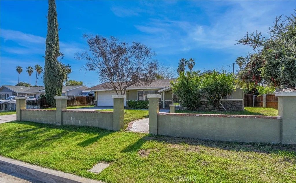 Photo of 41431 Vicky Ln, Hemet, CA 92544 (MLS # IG26027696)