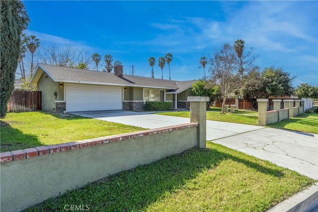 Photo of 41431 Vicky Ln, Hemet, CA 92544 (MLS # IG26027696)