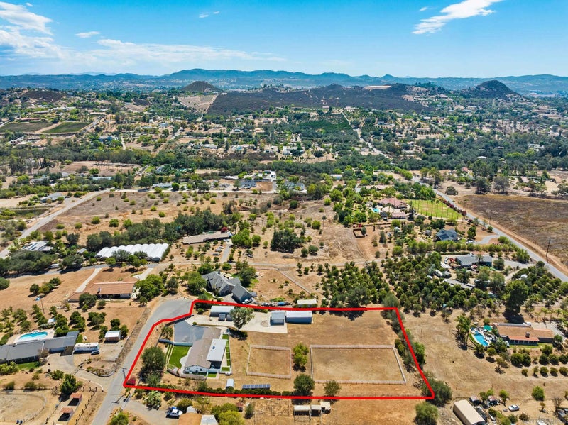 30810 Saddleback Lane