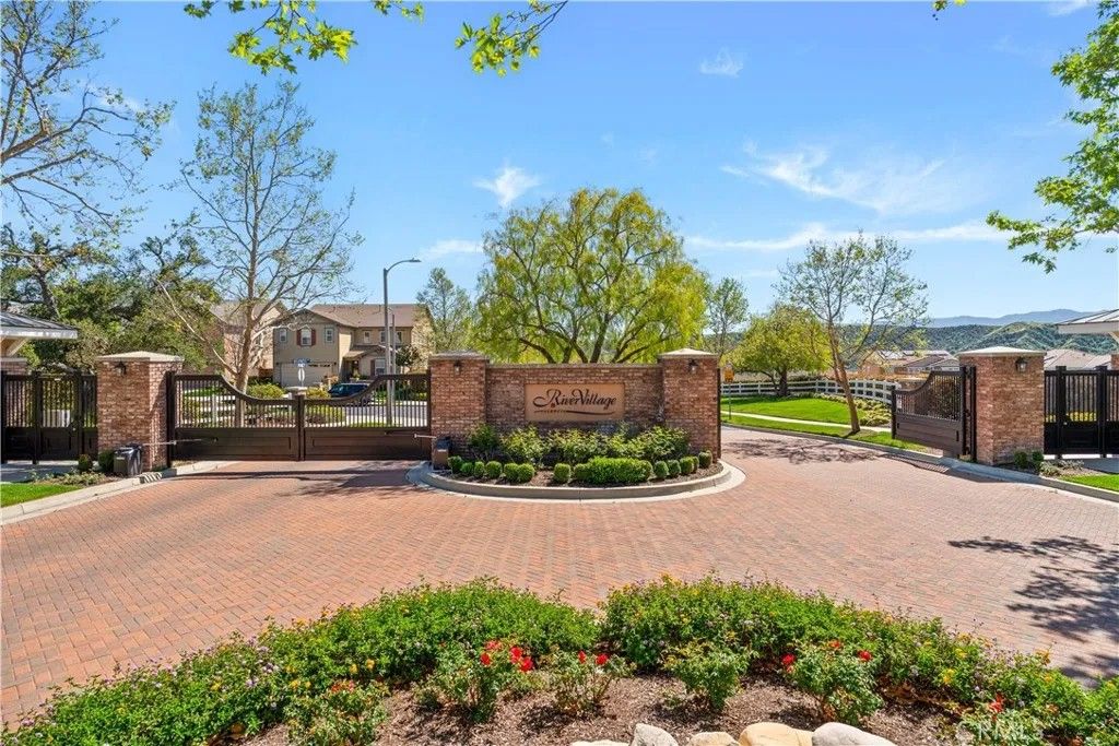 Photo of 22588 Lamplight Pl, Saugus, CA 91350 (MLS # WS26059556)