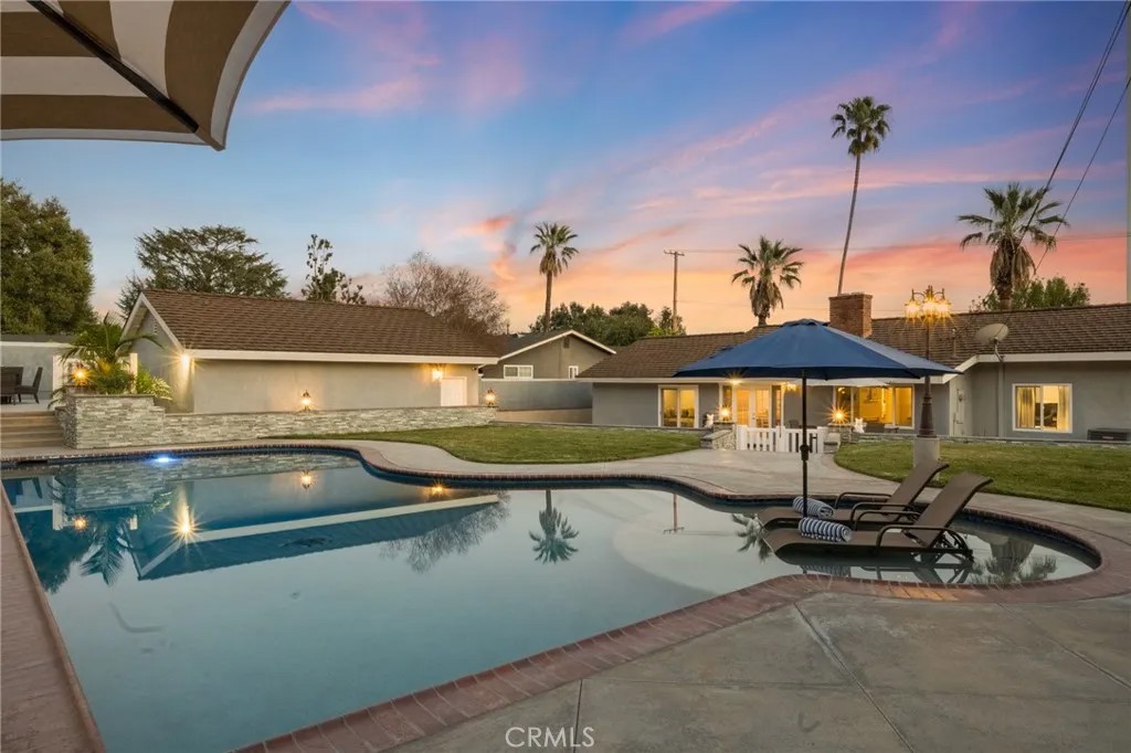 735 E Sierra Madre