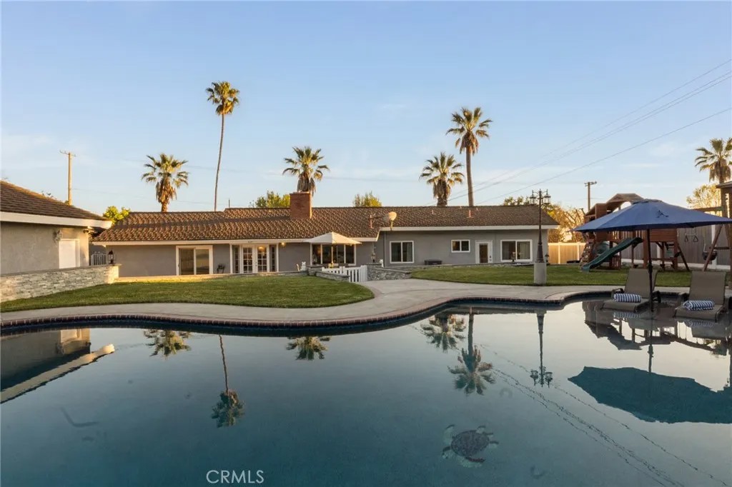 735 E Sierra Madre