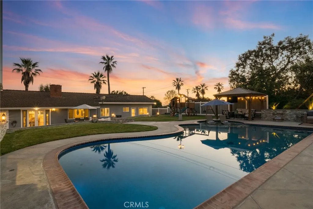 735 E Sierra Madre