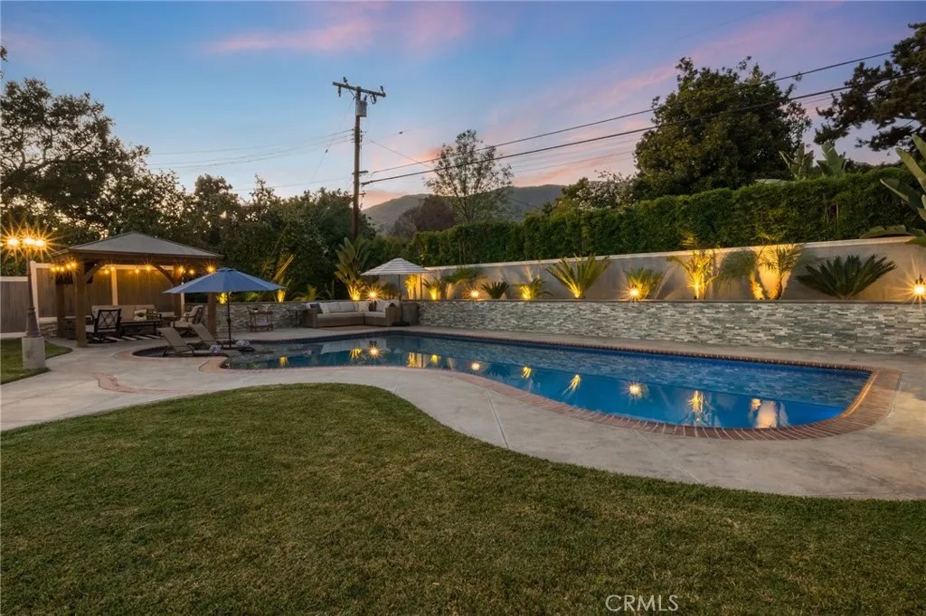 735 E Sierra Madre