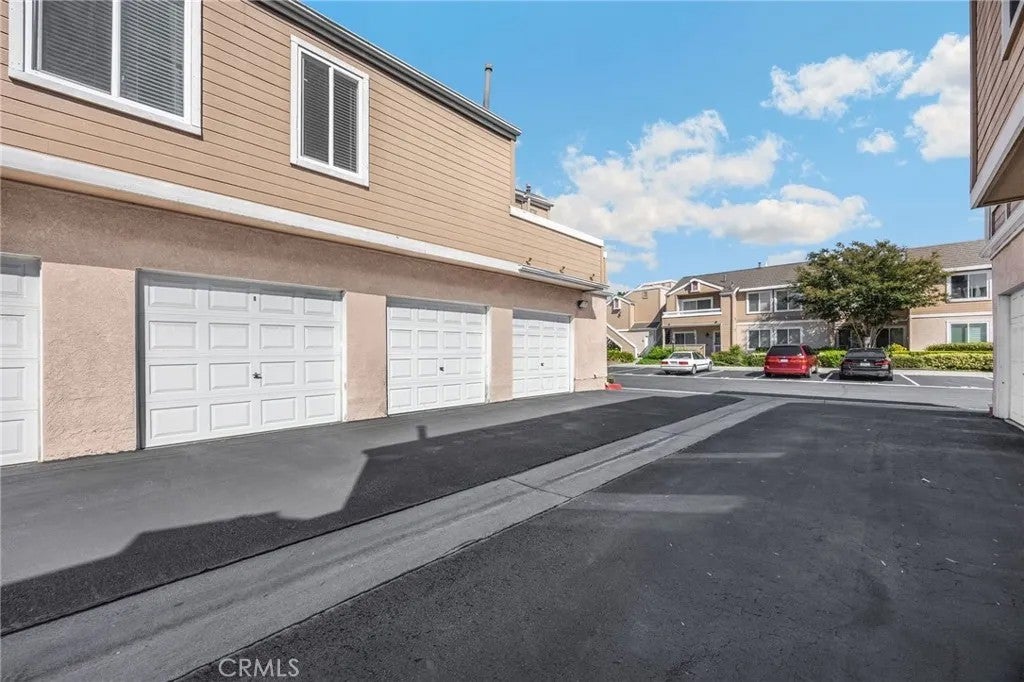 10411 E Briar Oaks