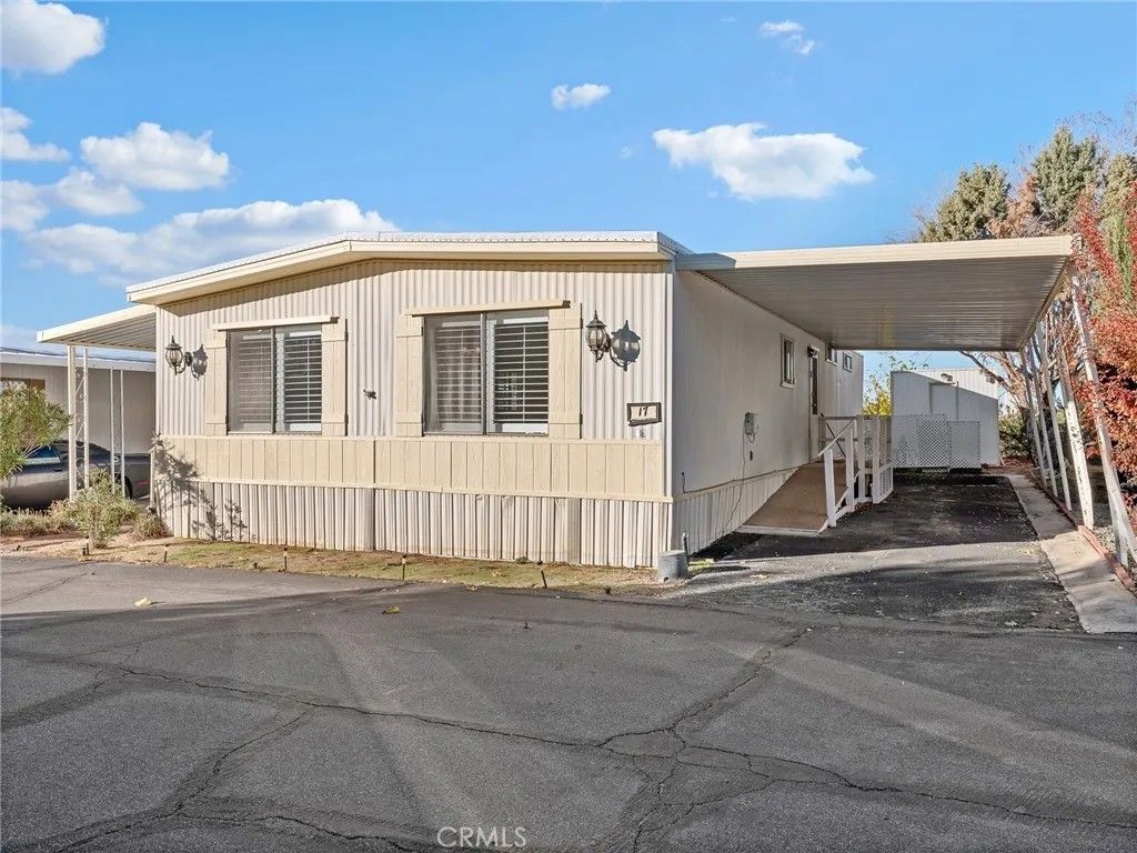 Photo of 11414 Serra Rd #17 Rd, Apple Valley, CA 92308 (MLS # HD25279619)