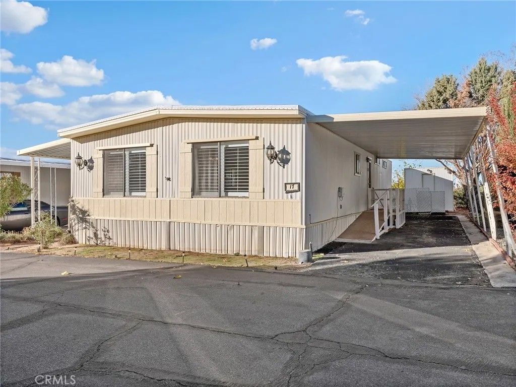 Photo of 11414 Serra Rd #17 Rd, Apple Valley, CA 92308 (MLS # HD25279619)