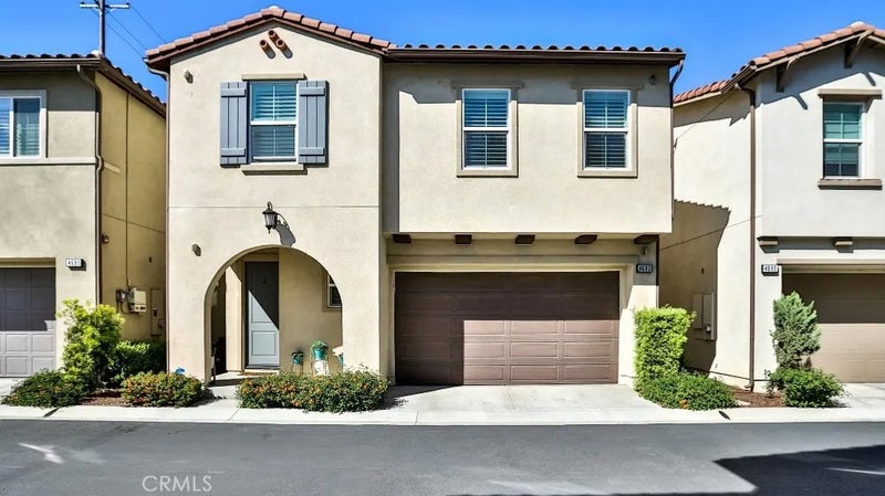 4693 Holly