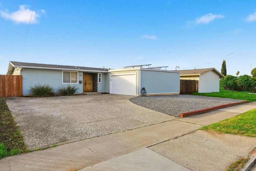 Photo of 754 Alveda Avenue, El Cajon, CA 92019 (MLS # 2600671)