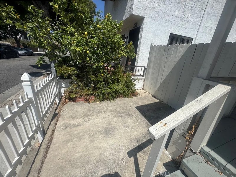 652 Navy Street