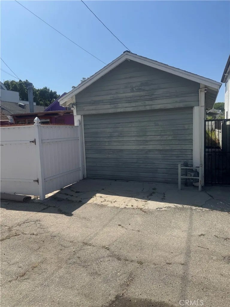 652 Navy Street
