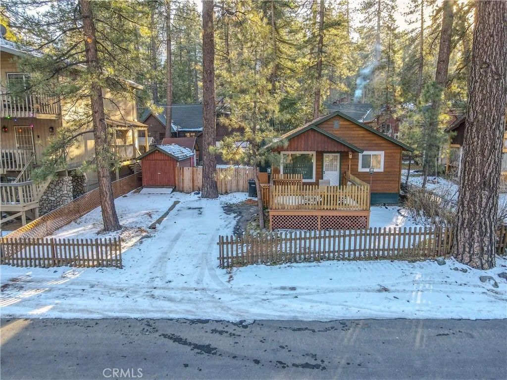 Photo of 1475 Barbara Street, Wrightwood, CA 92397 (MLS # DW26031150)