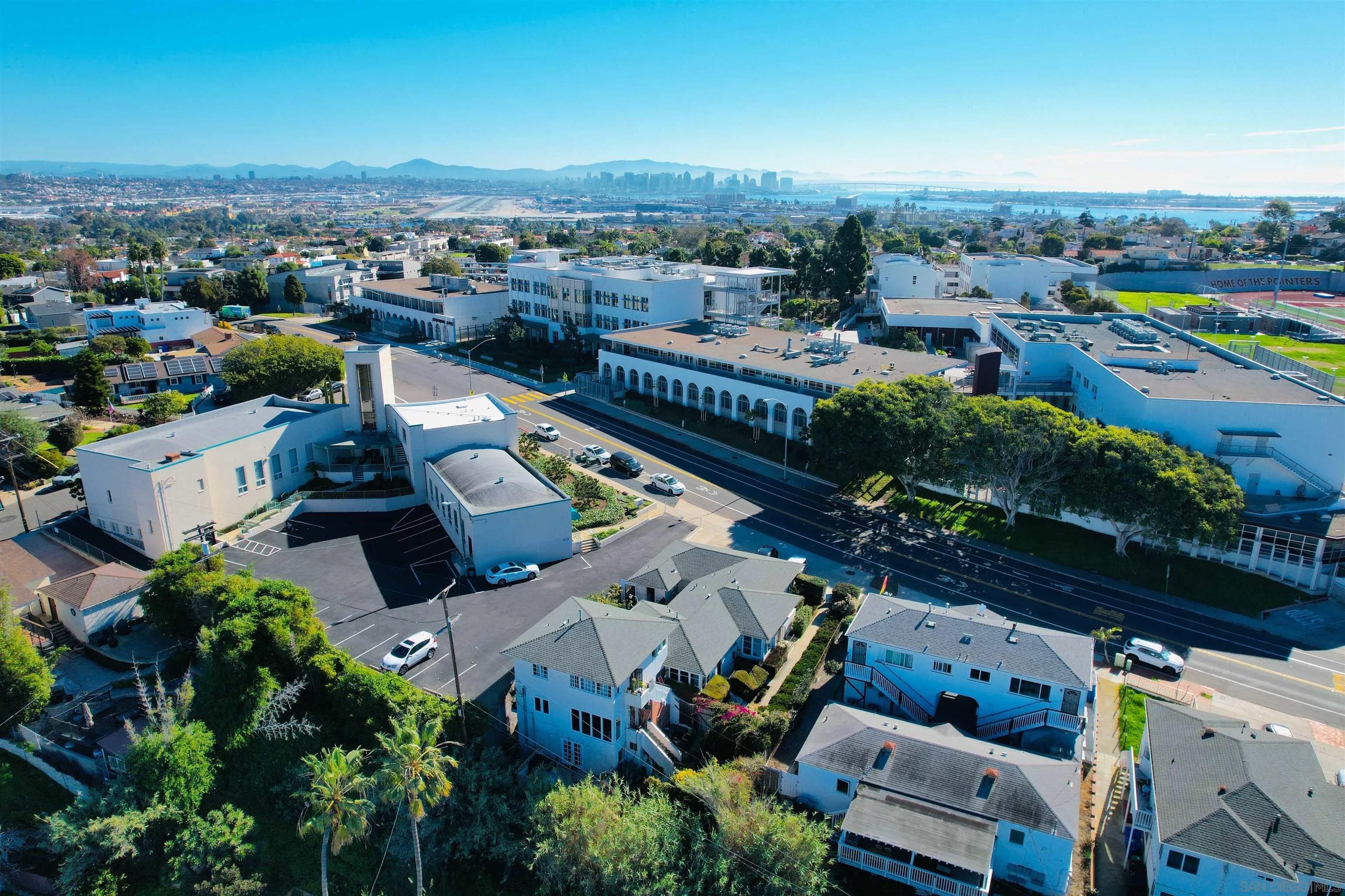 2322-28 Chatsworth Blvd