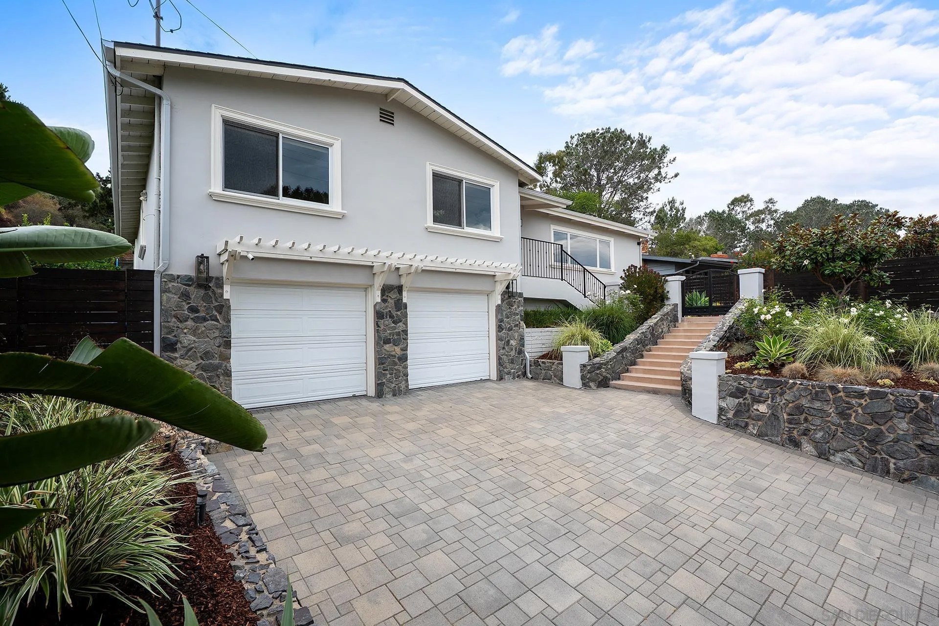 355 Glencrest