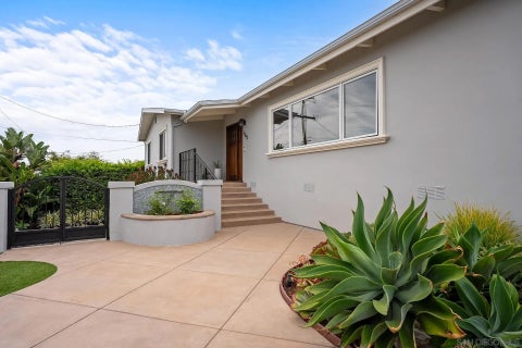 Tiny photo for 355 Glencrest DR, Solana Beach, CA 92075 (MLS # 260017036)