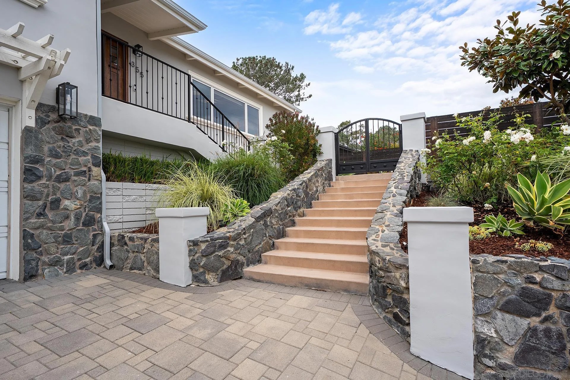 355 Glencrest
