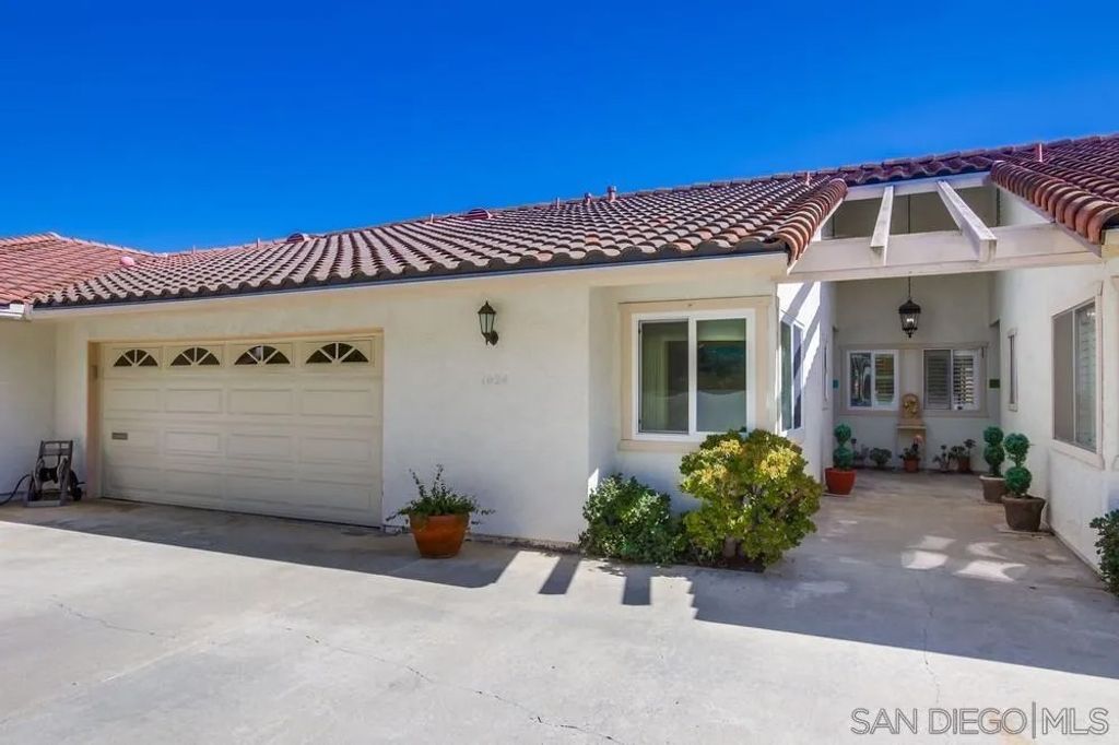 Photo of 1024 La Tierra Dr, San Marcos, CA 92078 (MLS # 250041235)
