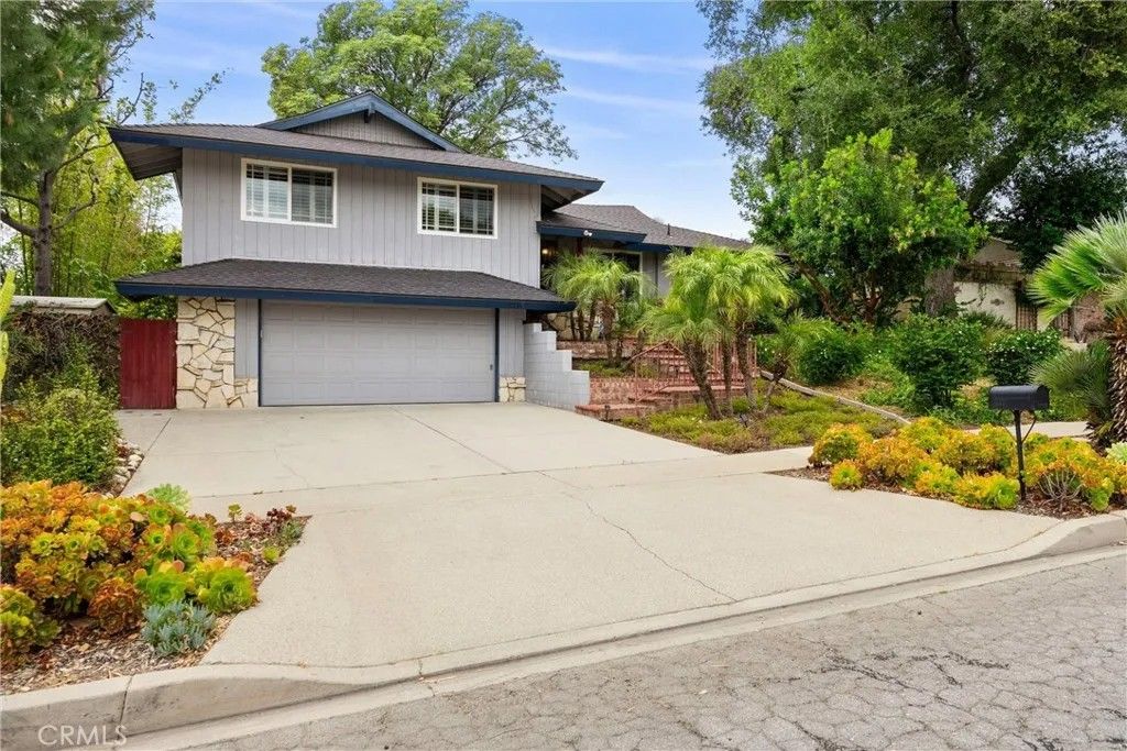 Photo of 1309 N Albright Ave, Upland, CA 91786 (MLS # CV26071952)