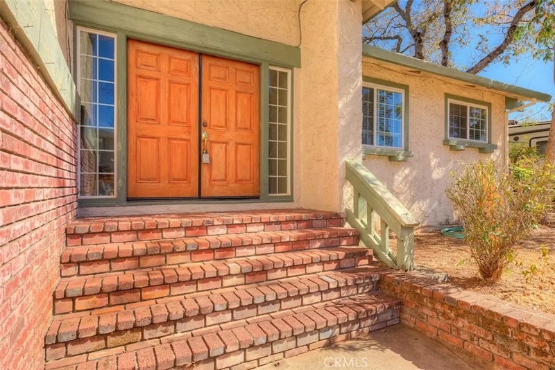 17 Sorrel Court