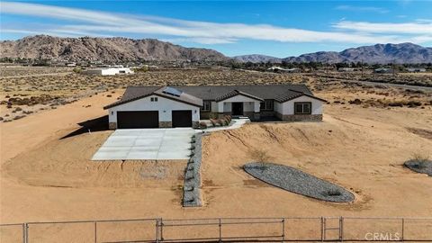 Tiny photo for 16925 Nanticoke, Apple Valley, CA 92307 (MLS # IV25266318)