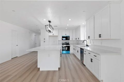 Tiny photo for 16925 Nanticoke, Apple Valley, CA 92307 (MLS # IV25266318)